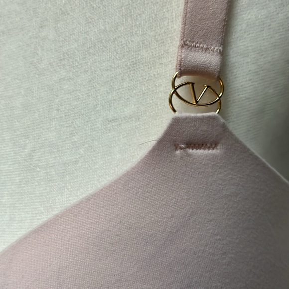 NWOT Victoria’s Secret Padded No-Wire Bra - Picture 3 of 6